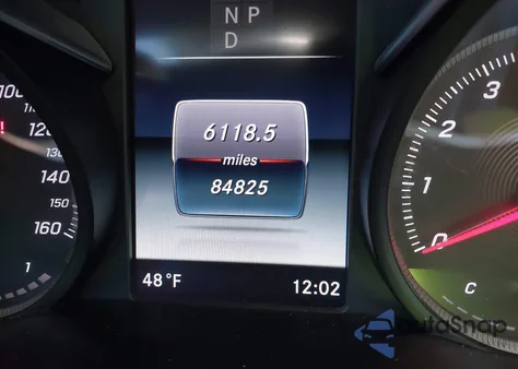 2018 Mercedes-Benz C 300 4Matic z USA, uszkodzony, nr VIN 55SWF4KB7JU260427